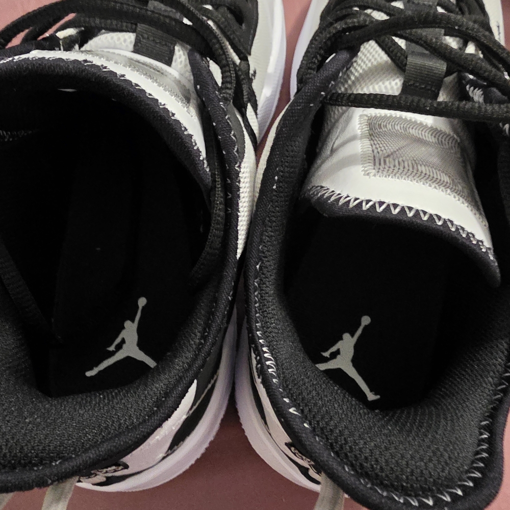 Jordan Black and White Men's Sneakers - Picture 5 of 5